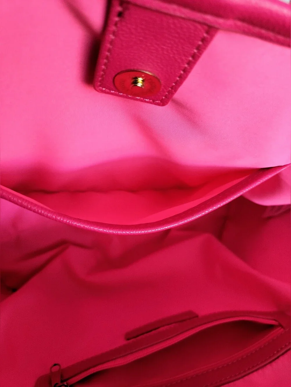 Like New Condition Betsy Johnson Scalloped Daisy Tote w/Chain Shoulder Straps - Picture 7 of 11